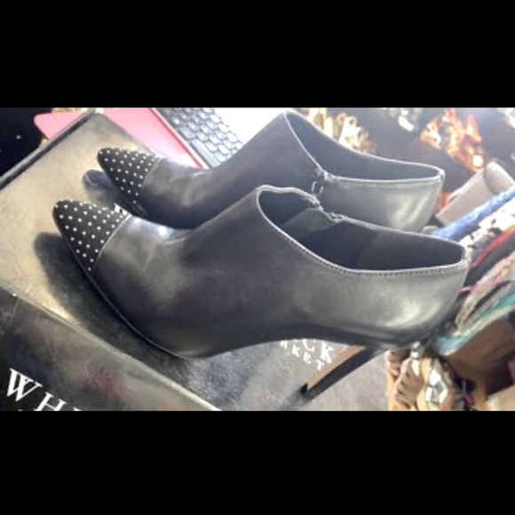 White House Black Market Klaudia Stud Toe Heeled bootie black size 6 - Picture 1 of 3